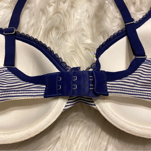 Victorias Secret Bra 32D Floral Lined Perfect Coverage Underwire Back Closure - Picture 5 of 7